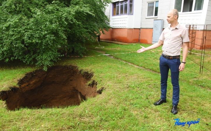 В Барановичах произошел порыв канализационного коллектора