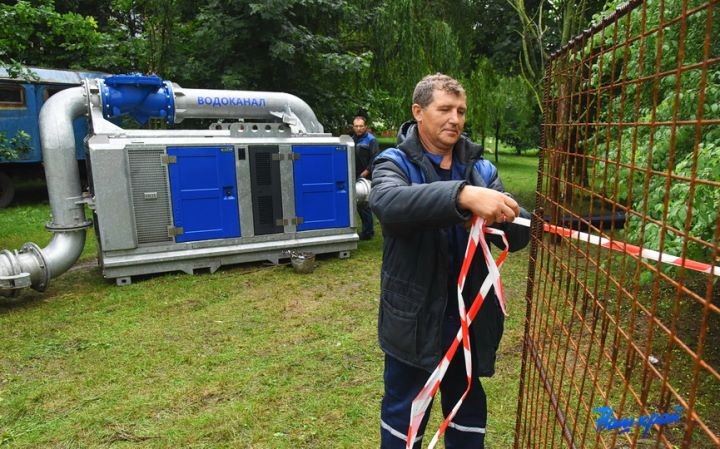 В Барановичах произошел порыв канализационного коллектора