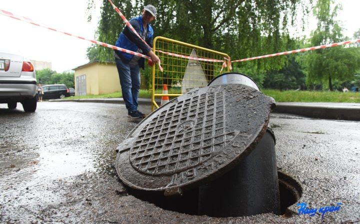 В Барановичах произошел порыв канализационного коллектора