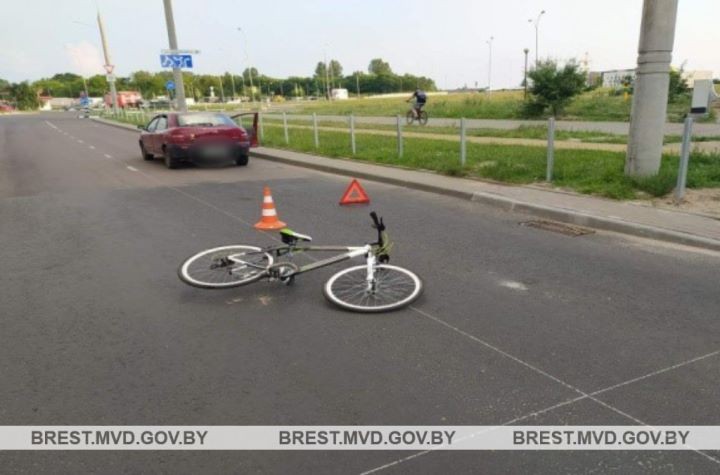 В Бресте 18-летняя велосипедиста попала под колеса автомобиля