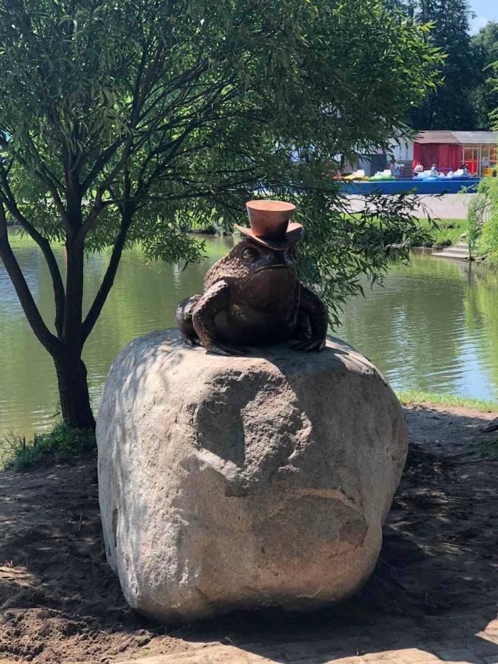 Новый арт-объект появился в городском парке Бреста