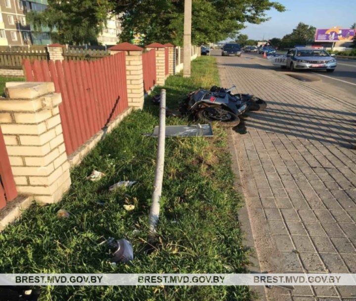 Мотоциклист сбил пятилетнюю девочку в Ивацевичах