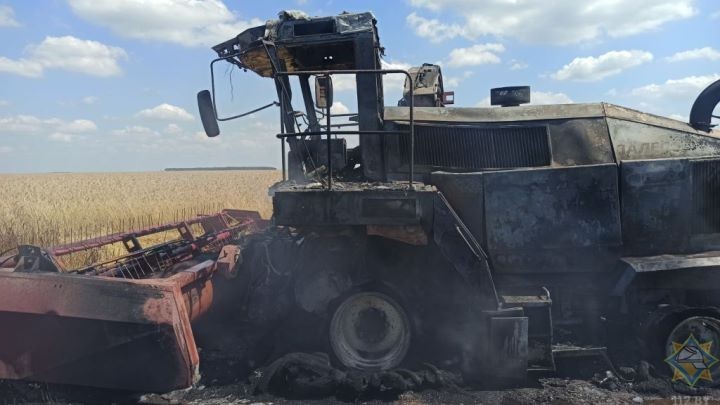 В Брестской области сгорел комбайн