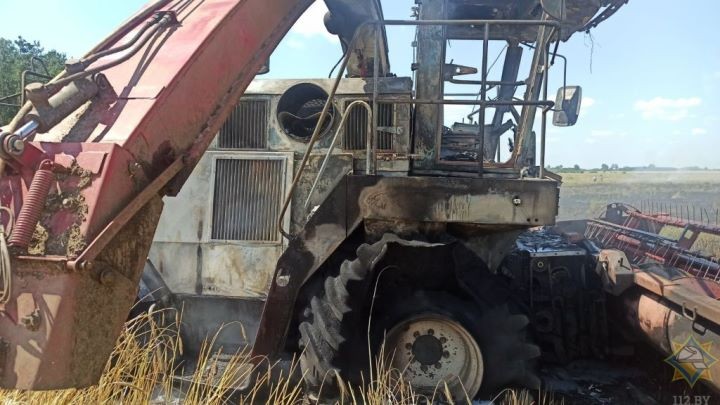 В Брестской области сгорел комбайн