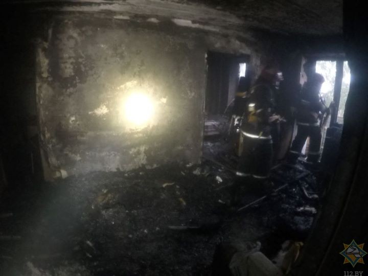 Пожар в Барановичах: работниками МЧС спасена женщина, 17 человек эвакуированы