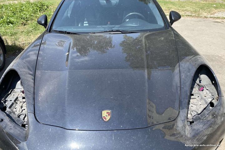 В Минске у Porsche украли фары