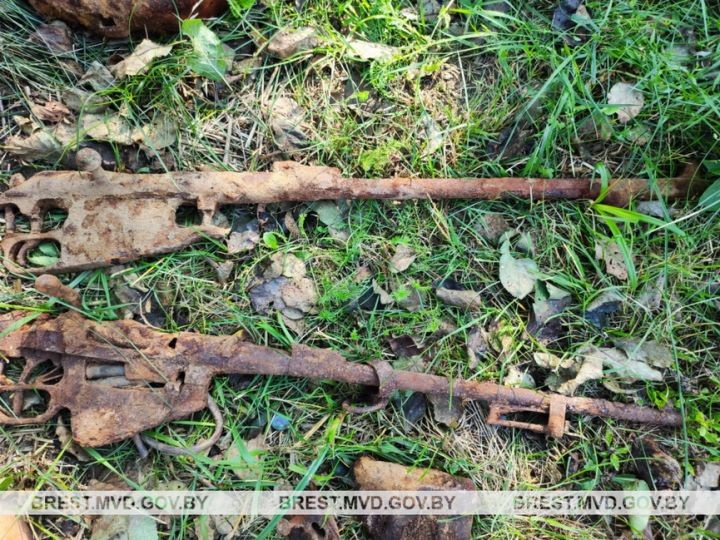 Житель Брестской области копал выгребную яму и нашел военный арсенал
