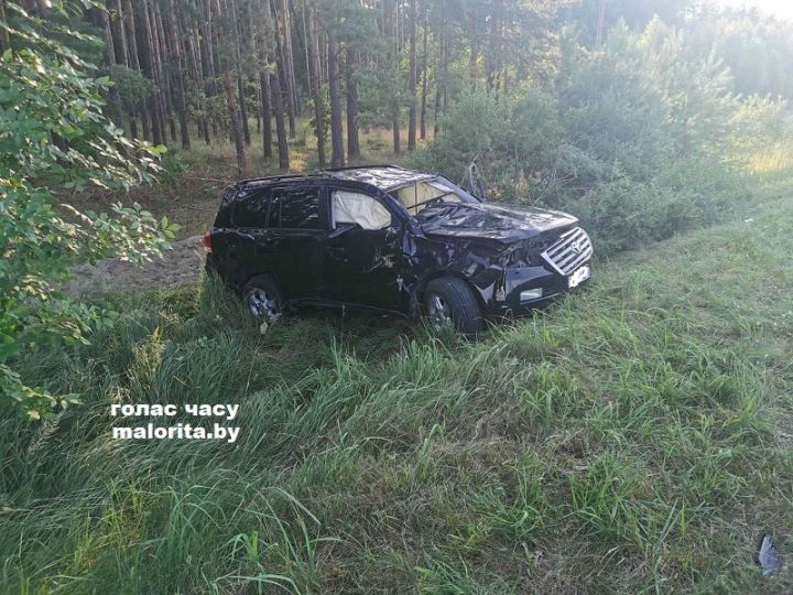 В Брестской области 21-летняя пьяная девушка слетела на машине в кювет