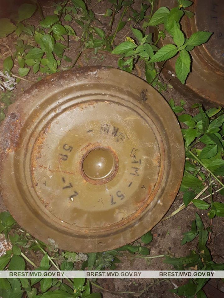 Житель Брестской области откопал в огороде минометные мины