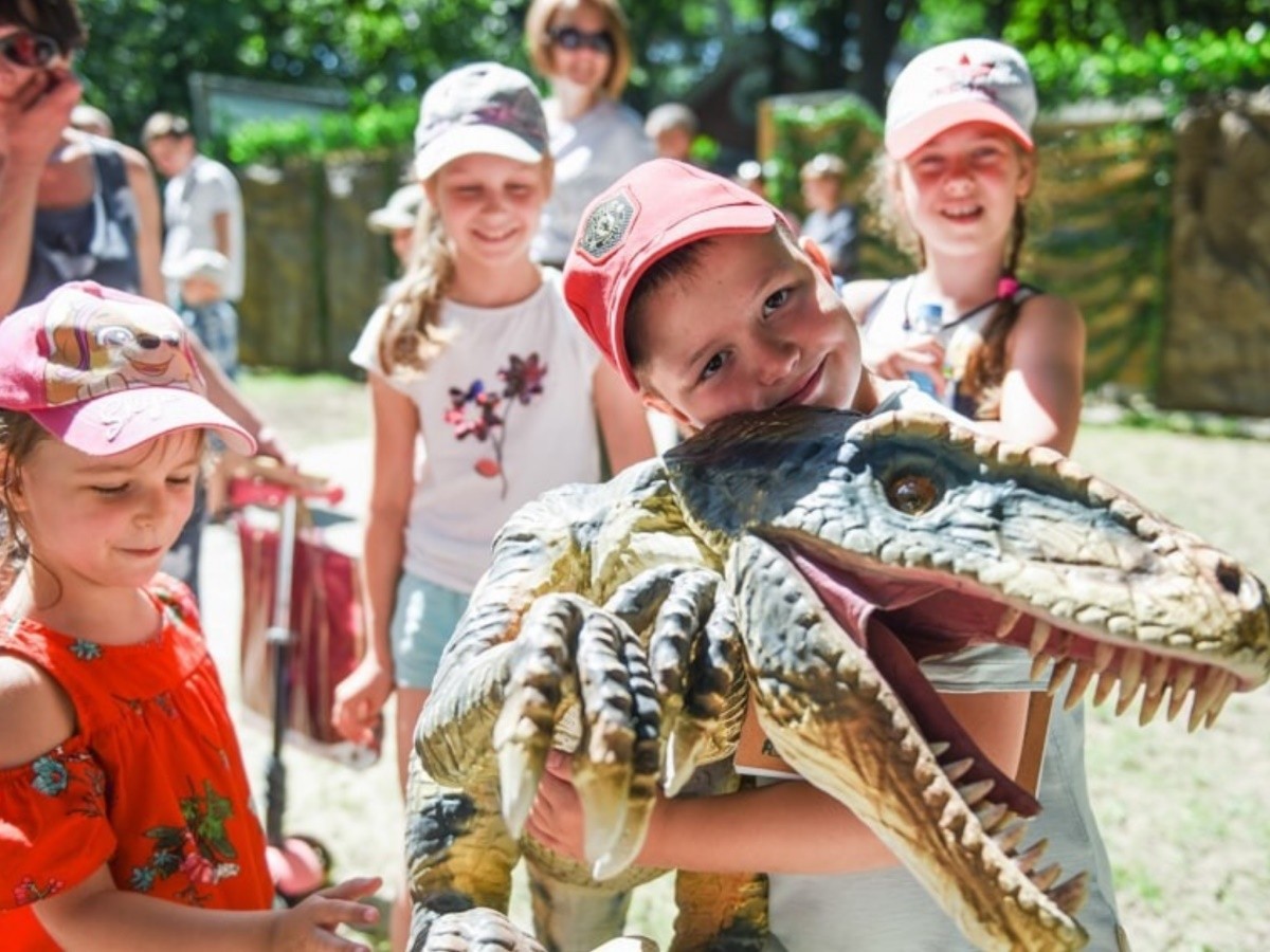 В Брест приезжает интерактивный Динопарк «Ожившие динозавры»