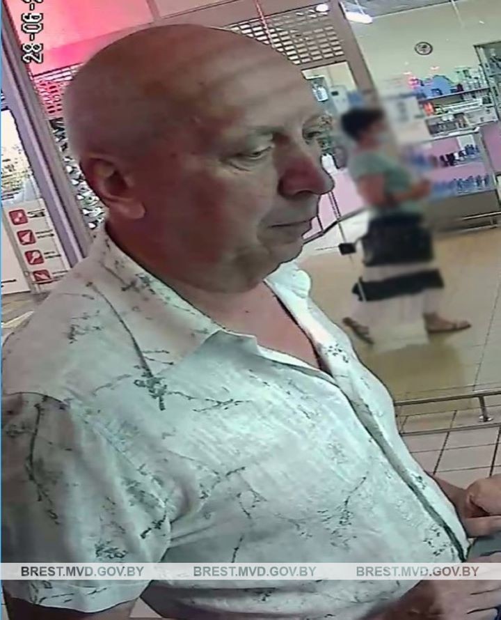 В брестском обменнике мужчине выдали лишние деньги. Теперь разыскивают