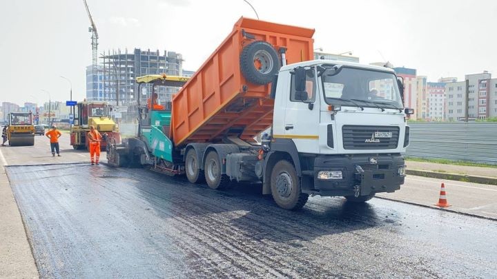 В Бресте впервые при асфальтировании используют технологию «Сларри-Сил»