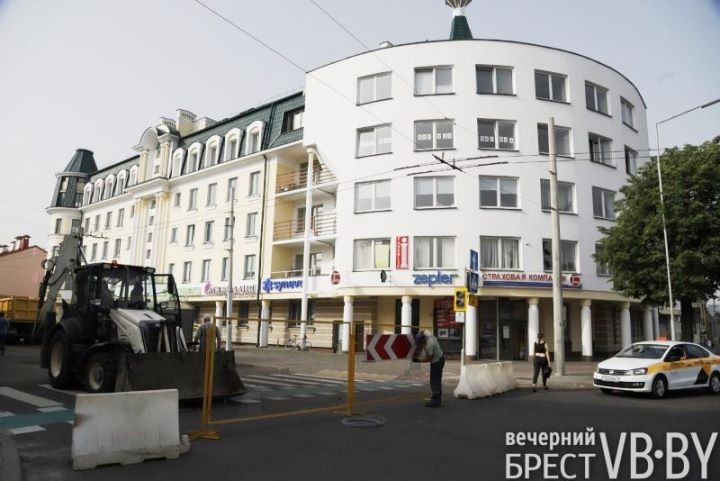 В историческом центре Бреста столетние керамические трубы будут менять на полиэтиленовые. Чего ждать горожанам?