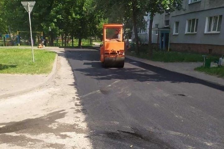 В Бресте ведутся работы по благоустройству дворов