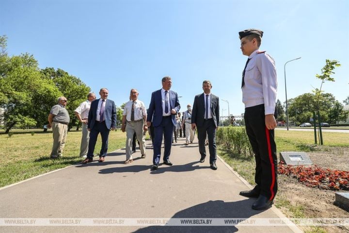 В Бресте открыли обновленную аллею героев