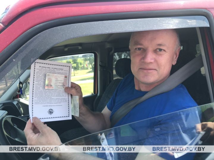 «Бесправнику за рулем не место!». Сотрудники ГАИ на центральных улицах Бреста провели профилактический рейд