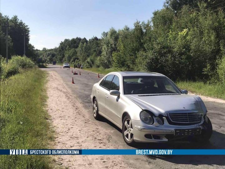 В ГАИ рассказали подробности столкновения Опеля с Мерседесом на Красном дворе в Бресте
