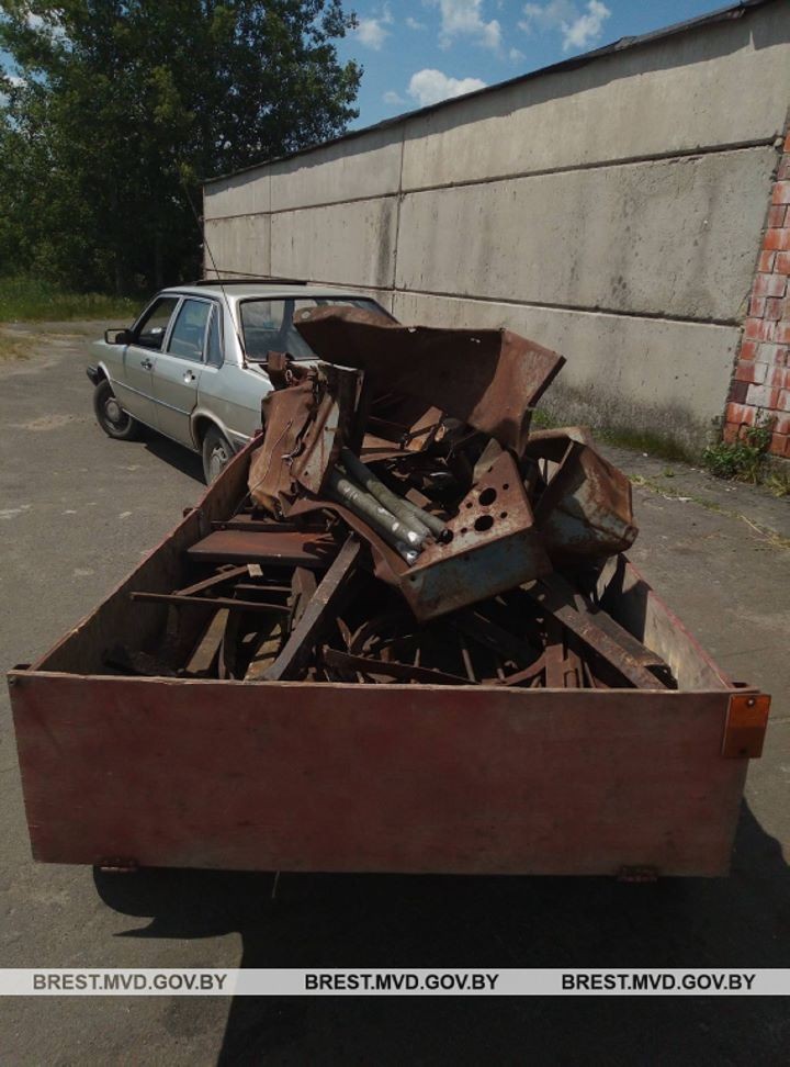 В Лунинецком районе трое молодых парней хотели заработать и похитили 280 кг металлолома