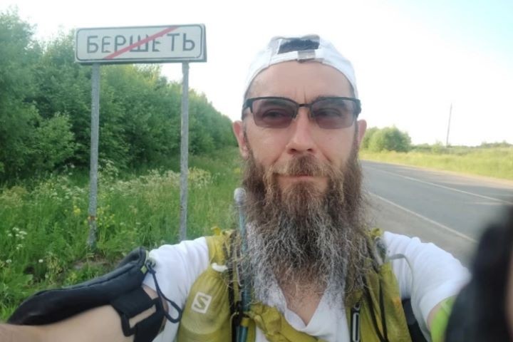 Пробежать 3000 км и не умереть. Спортсмен из Екатеринбурга рассказал, зачем бежит до Брестской крепости