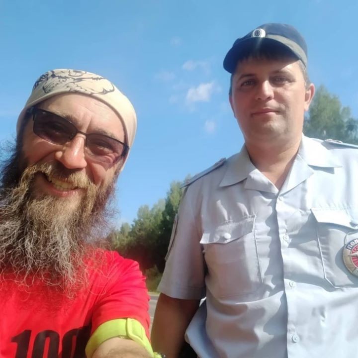 Пробежать 3000 км и не умереть. Спортсмен из Екатеринбурга рассказал, зачем бежит до Брестской крепости