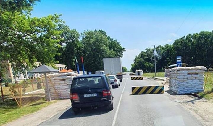 Дороги в Пинском районе перекрыли военные. Что происходит?