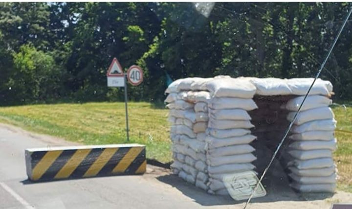 Дороги в Пинском районе перекрыли военные. Что происходит?