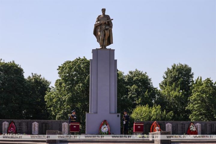 В Бресте перезахоронили останки двух воинов
