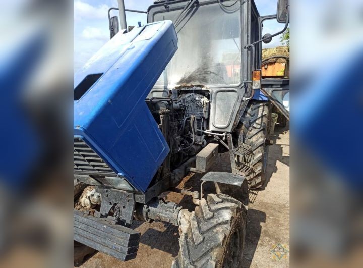 В Жабинковском районе загорелся трактор