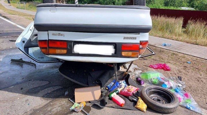 Лобовое столкновение на автодороге Осиповичи-Барановичи: один водитель погиб, второй водитель и трое детей - в больнице