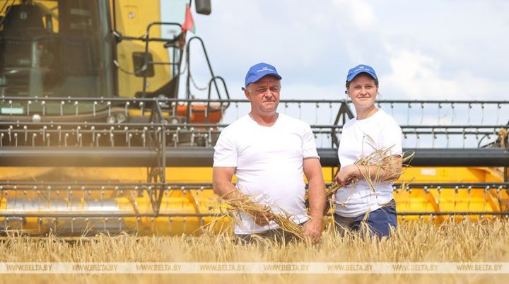Первый экипаж-тысячник появился на жатве в Брестской области