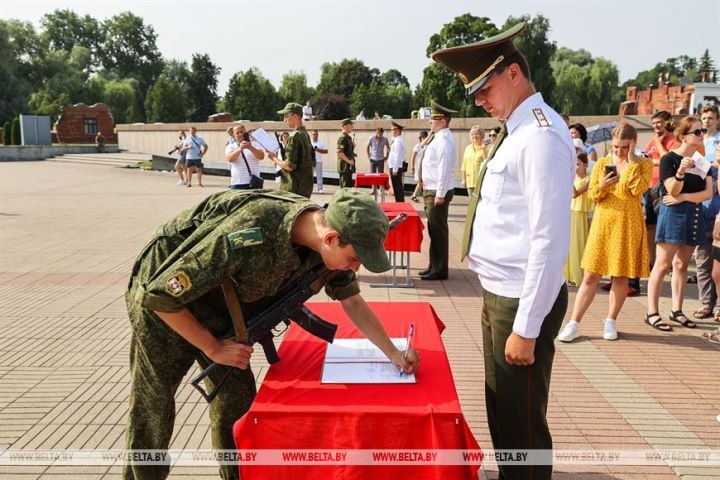 Студенты военной кафедры Гомельского медуниверситета приняли присягу в Брестской крепости
