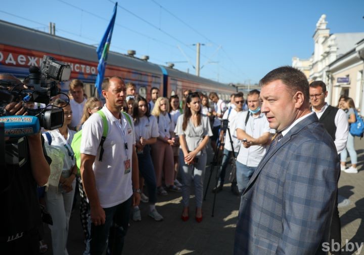 Пассажиры поезда #БеларусьМолодежьЕдинство знакомятся с историей и жизнью Бреста