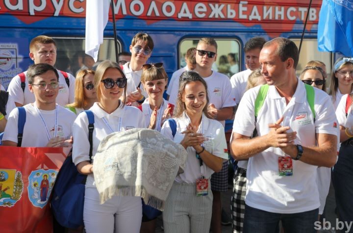 Пассажиры поезда #БеларусьМолодежьЕдинство знакомятся с историей и жизнью Бреста