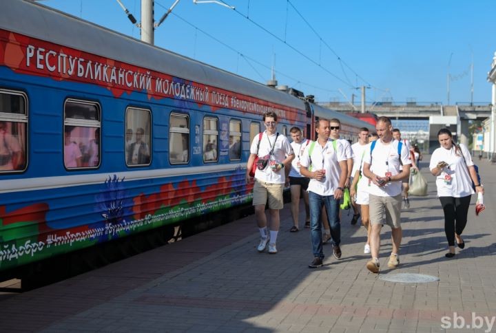 Пассажиры поезда #БеларусьМолодежьЕдинство знакомятся с историей и жизнью Бреста