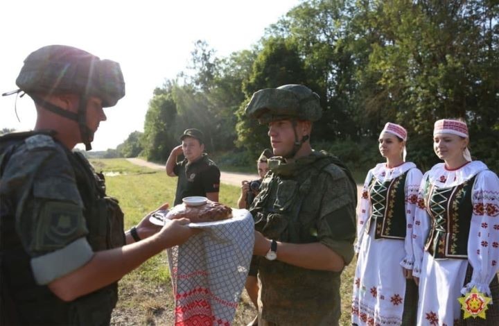 Российские военные прибыли в Брест