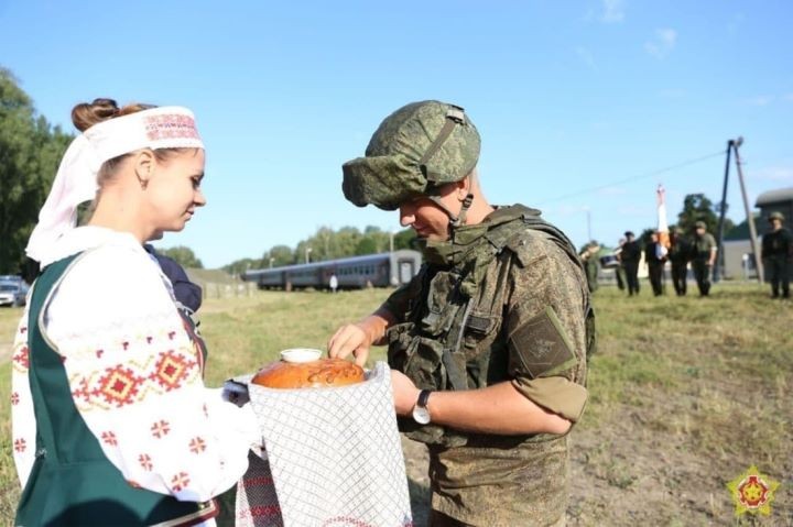 Российские военные прибыли в Брест