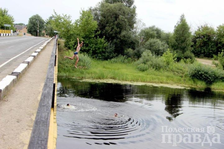 Купаться в реке Ямище опасно, но это не останавливает людей