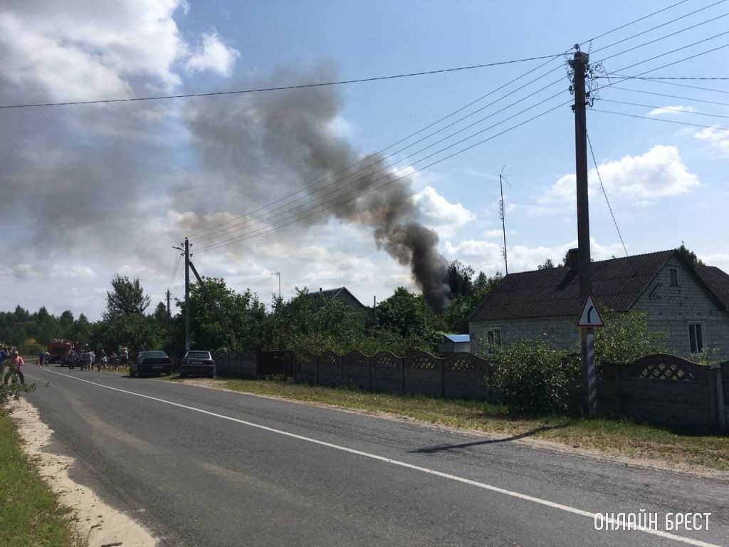 В Брестской области в агрогородке Дивин горела хозпостройка