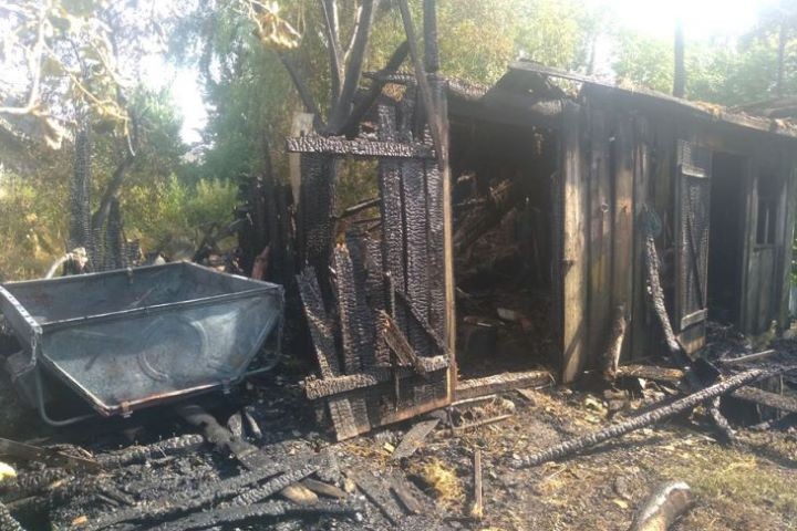 В Брестской области в агрогородке Дивин горела хозпостройка