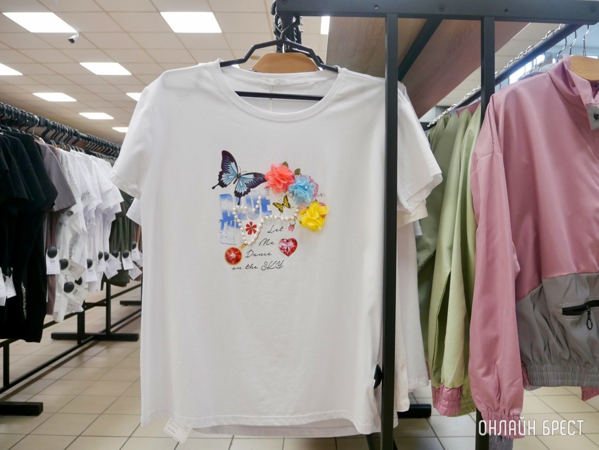 Гуляем – лето в самом разгаре! В магазине «Bazar» действуют скидки на обувь и футболки