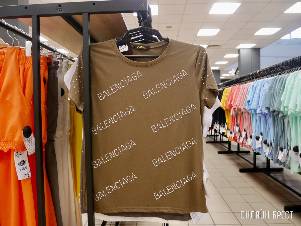 Гуляем – лето в самом разгаре! В магазине «Bazar» действуют скидки на обувь и футболки