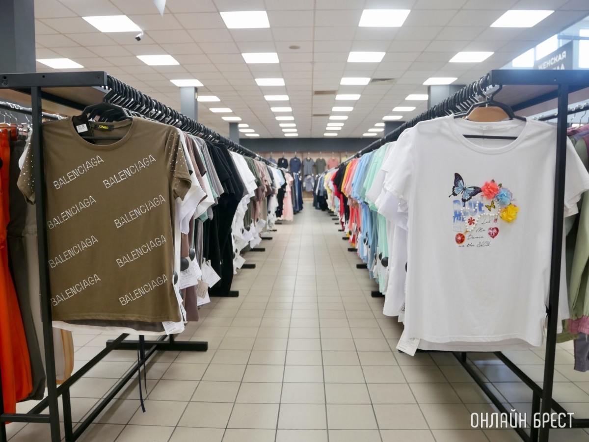 Гуляем – лето в самом разгаре! В магазине «Bazar» действуют скидки на обувь и футболки