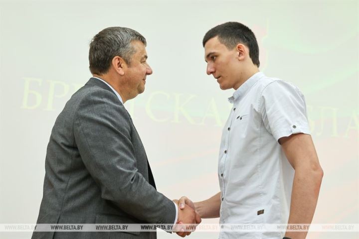 В Бресте чествуют лучших выпускников школ, набравших 100 баллов на ЦТ