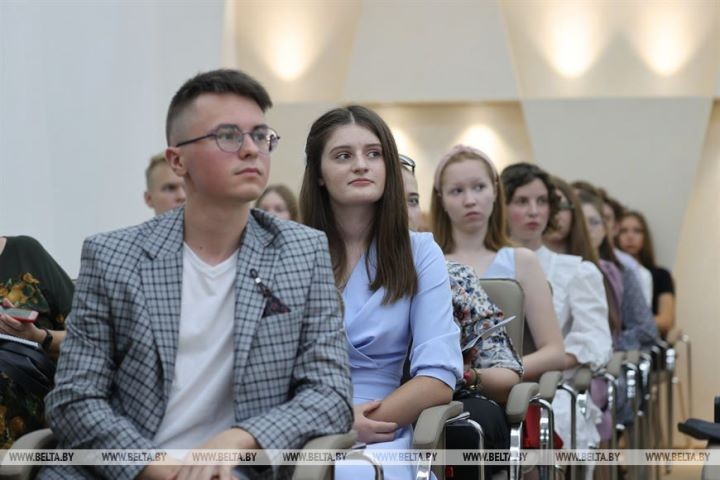 В Бресте чествуют лучших выпускников школ, набравших 100 баллов на ЦТ