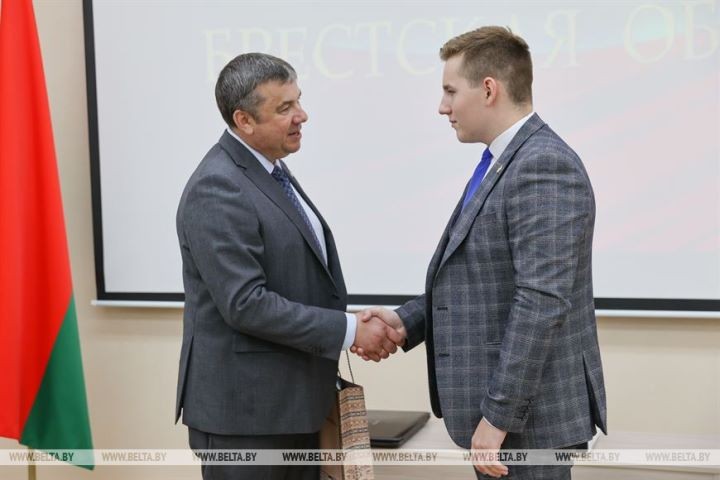В Бресте чествуют лучших выпускников школ, набравших 100 баллов на ЦТ