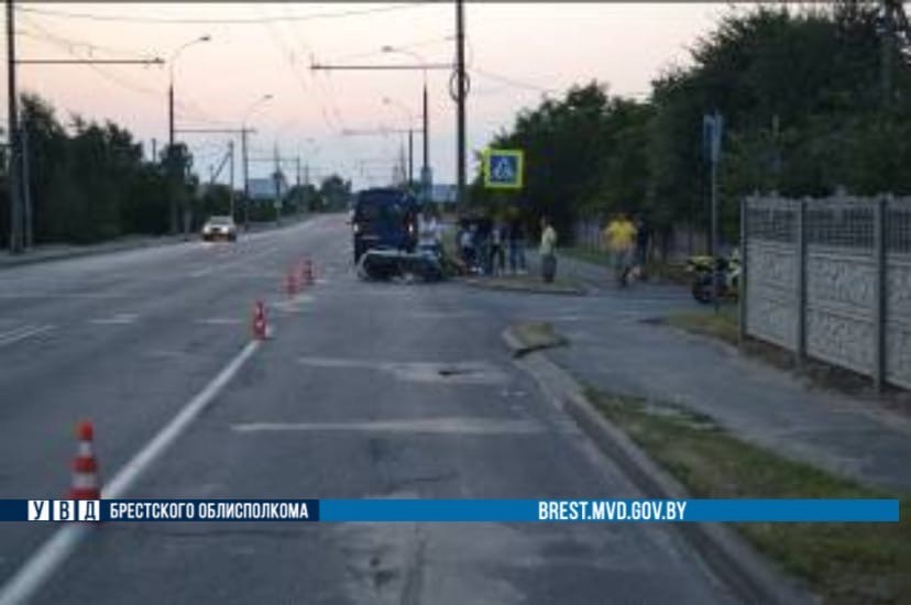 Маршрутка и мотоцикл столкнулись в Бресте