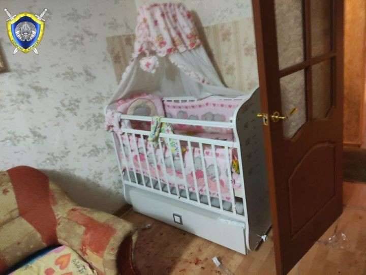 В Витебске мужчина зарезал месячную дочь