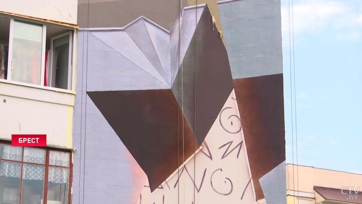 Первый в городе и один из самых больших в стране. Посмотрите, какой мурал почти завершили в Бресте