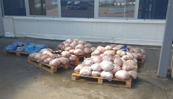 Мясо из Украины перевозили в бензобаках фуры