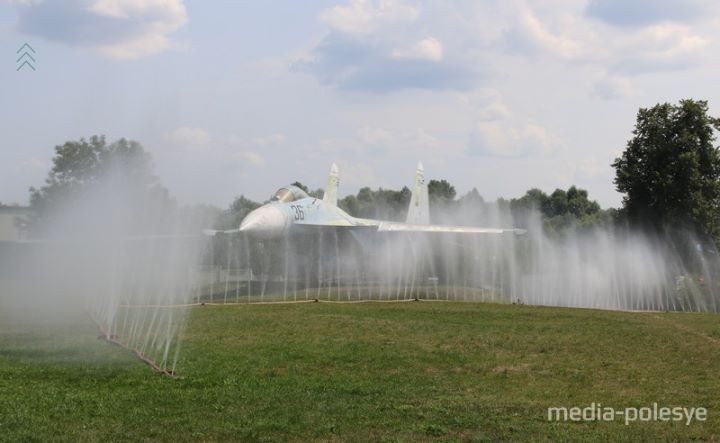 Посмотрите, как в Пинске в эти минуты отмечают праздник спасателей-пожарных
